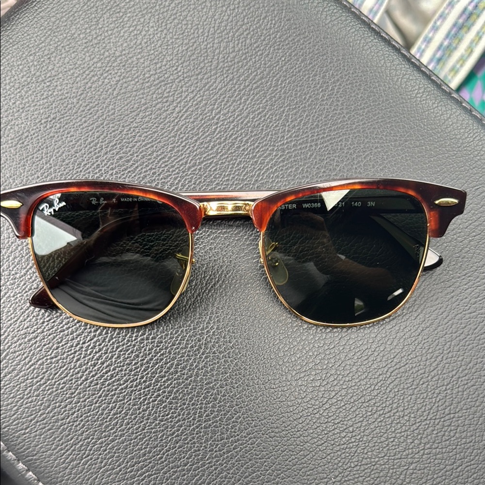 Ray-Ban clubmaster classic Tortoise and Gold Sunglasses